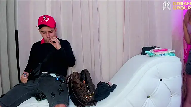 Snapshot of Yourslust_ chatting on April 1, 2026, 8:06 pm Yourslust online show from April 1, 2026, 8:06 pm