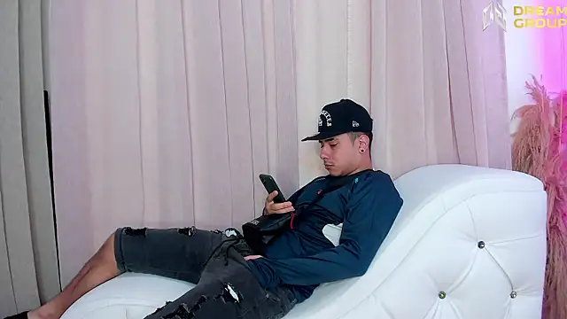 Snapshot of Yourslust_ chatting on April 7, 2026, 2:28 pm Yourslust online show from April 7, 2026, 2:28 pm