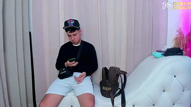 Snapshot of Yourslust_ chatting on April 13, 2026, 8:47 pm Yourslust online show from April 13, 2026, 8:47 pm