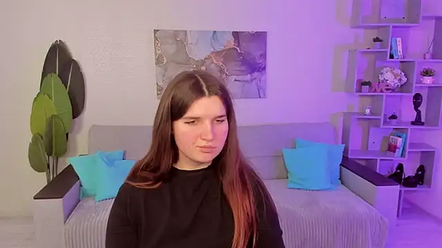 BonneyLove online show from December 15, 2025, 6:34 pm