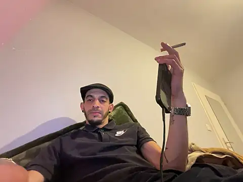 Rebeu313 online show from April 15, 2026, 11:27 pm