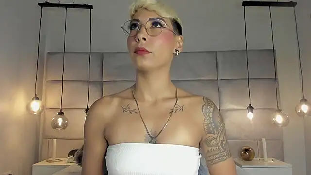 MiaMorgan  online show from January 29, 2025, 12:02 pm