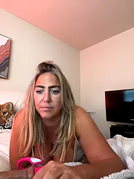 Snapshot of sunshinekisses chatting on November 6, 2025, 7:37 pm sunshinekisses online show from November 6, 2025, 7:37 pm