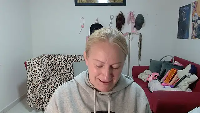 emperabigbootybigass online show from April 14, 2026, 12:33 pm