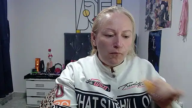 emperabigbootybigass online show from May 20, 2026, 12:22 pm