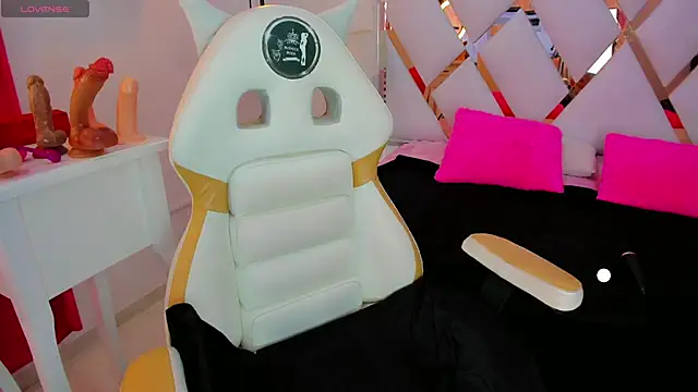 samy  milf online show from September 26, 2025, 6:45 pm