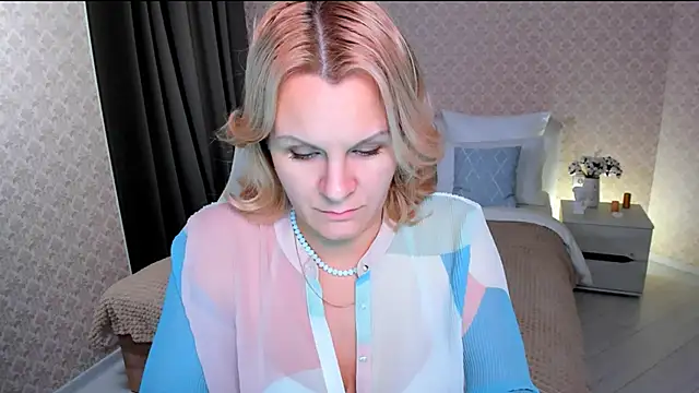 Snapshot of Louisa_Bay chatting on December 13, 2024, 2:38 pm Louisa Bay online show from December 13, 2024, 2:38 pm