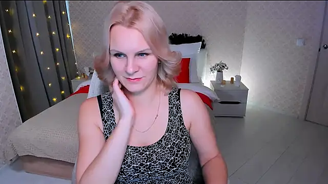 Snapshot of Louisa_Bay chatting on December 30, 2024, 7:59 am Louisa Bay online show from December 30, 2024, 7:59 am