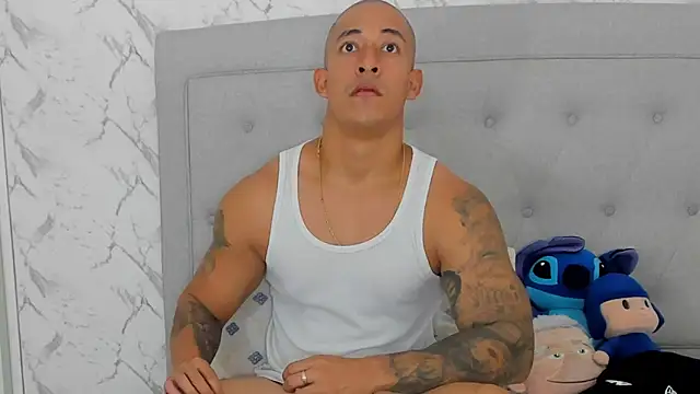 luigiferrara online show from November 17, 2025, 10:04 pm