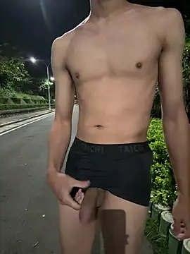 Snapshot of Benson18y chatting on April 1, 2026, 6:38 pm Benson18y online show from April 1, 2026, 6:38 pm