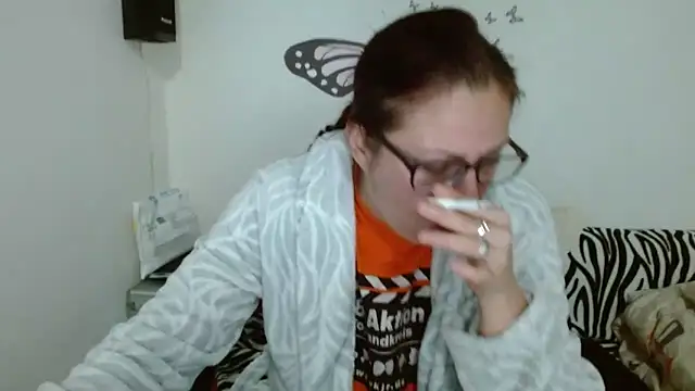 LadyHellene online show from February 4, 2026, 5:24 am