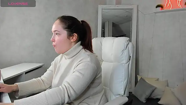 Aliisson Edwards online show from February 2, 2025, 12:30 am