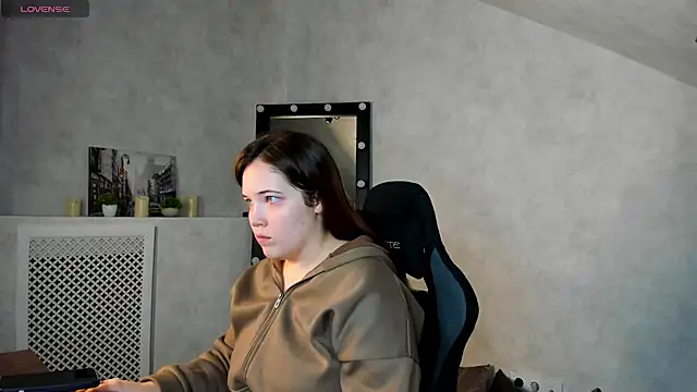 Aliisson Edwards online show from February 7, 2025, 12:53 am