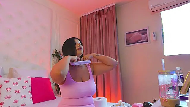 Snapshot of Amberseyes chatting on March 28, 2026, 11:32 am Amberseyes online show from March 28, 2026, 11:32 am