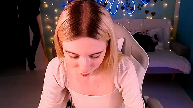 Snapshot of Sweet_Richal chatting on March 13, 2025, 10:10 pm Sweet Richal online show from March 13, 2025, 10:10 pm