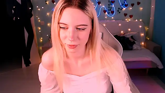 Snapshot of Sweet_Richal chatting on March 14, 2025, 10:16 pm Sweet Richal online show from March 14, 2025, 10:16 pm