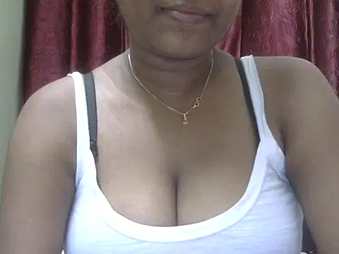 OLIVA009 online show from October 4, 2025, 12:14 pm