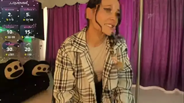 Coral Gibson online show from November 2, 2025, 1:24 pm