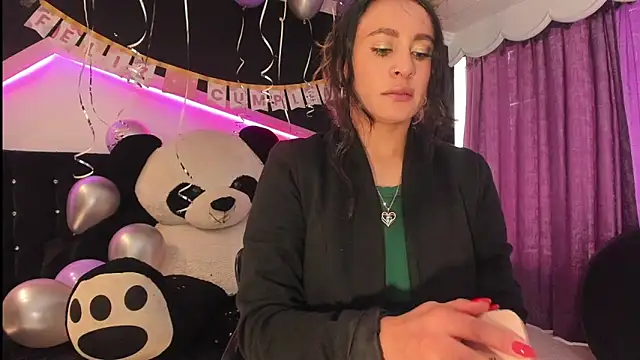 Coral Gibson online show from March 31, 2026, 1:00 pm