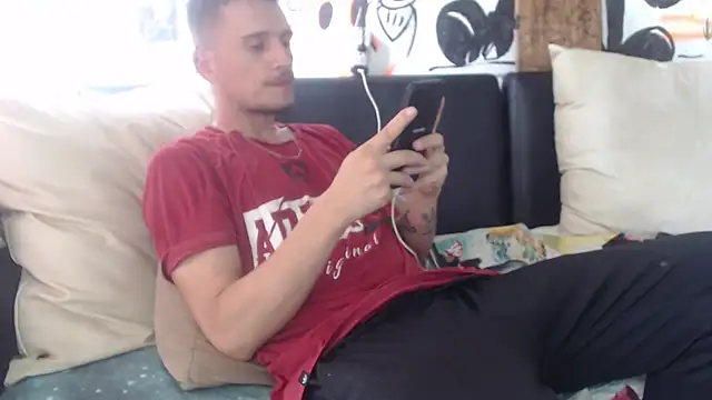 roystonee01 online show from November 6, 2025, 8:10 pm