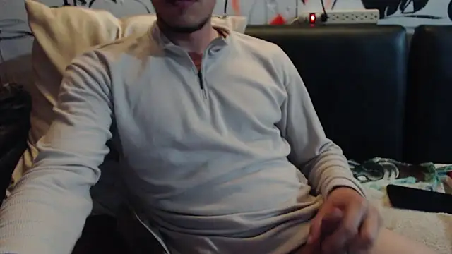 roystonee01 online show from February 7, 2026, 8:40 am