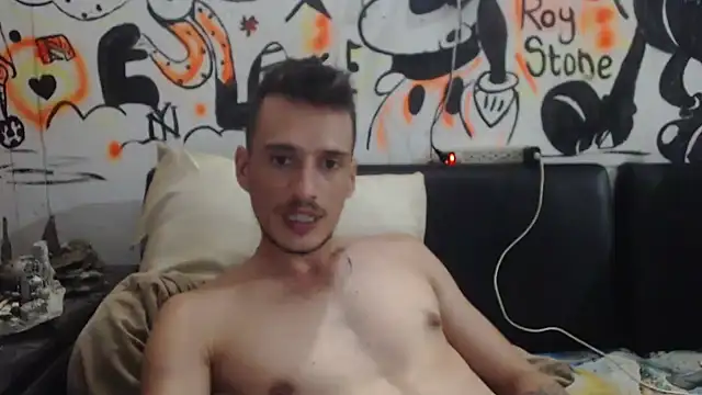 Snapshot of roystonee01 chatting on March 3, 2026, 2:39 am roystonee01 online show from March 3, 2026, 2:39 am