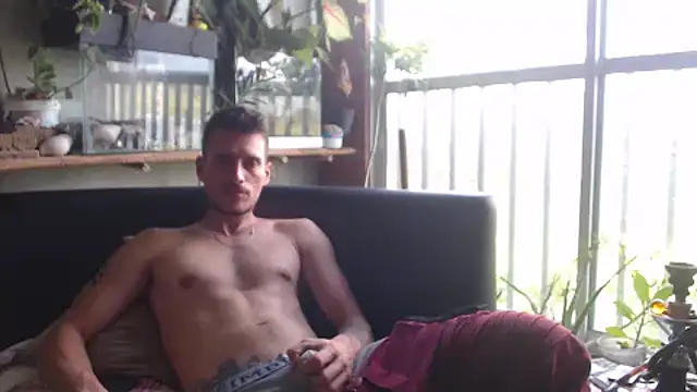 Snapshot of roystonee01 chatting on March 9, 2026, 2:43 pm roystonee01 online show from March 9, 2026, 2:43 pm