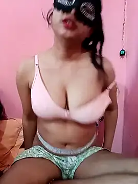 saviverma2024 online show from March 5, 2025, 4:02 am