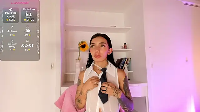 Mollymoon1 online show from January 9, 2025, 10:09 pm