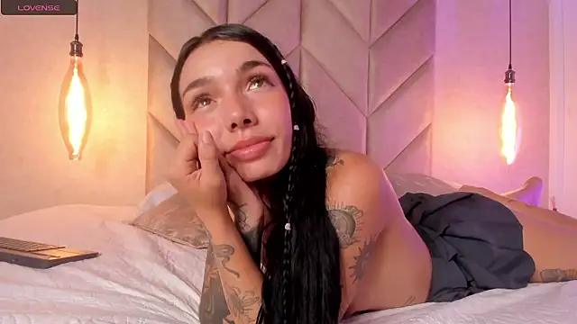 Mollymoon1 online show from January 10, 2025, 10:46 pm