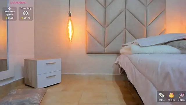 Mollymoon1 online show from March 13, 2025, 1:21 am