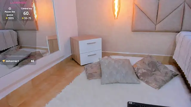 Mollymoon1 online show from March 15, 2025, 7:27 pm