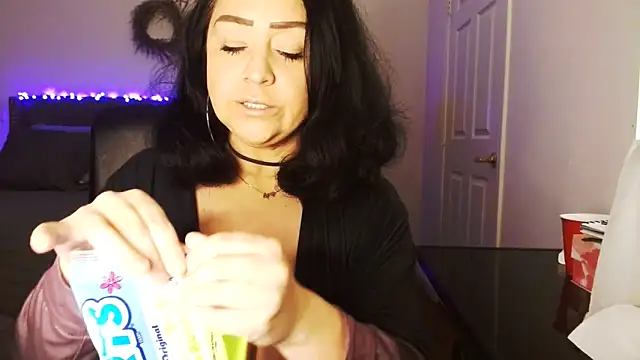 AlyssiaAmoreXO online show from April 28, 2026, 8:58 pm