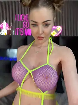 MilaMaaay online show from January 17, 2026, 7:28 pm