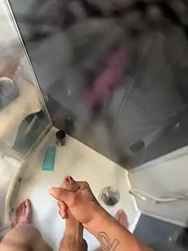 lescro95  online show from April 15, 2026, 8:32 am