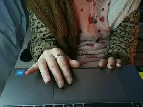 VeneRed online show from February 15, 2026, 7:51 am