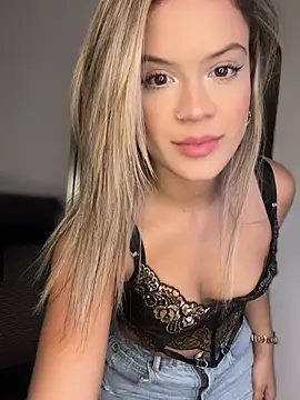 Snapshot of Alisha-Bond chatting on July 23, 2026, 11:13 pm Alisha-Bond online show from July 23, 2026, 11:13 pm