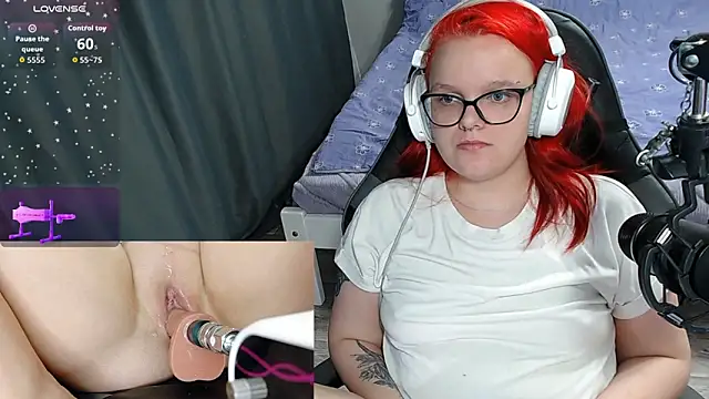 Snapshot of DivaMarisa chatting on April 10, 2026, 4:33 pm DivaMarisa online show from April 10, 2026, 4:33 pm