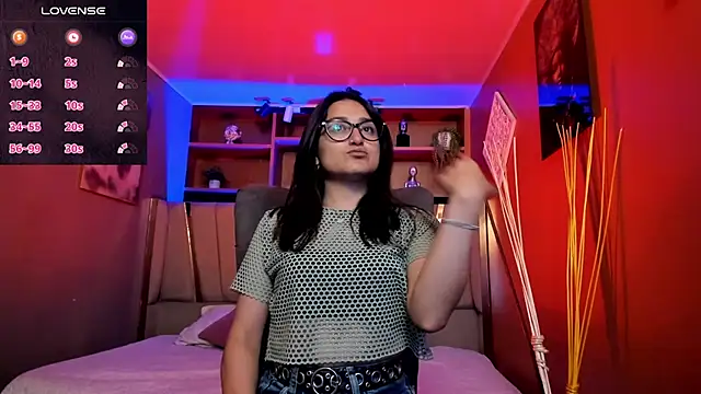 Lucy Williiams online show from November 10, 2025, 11:31 am