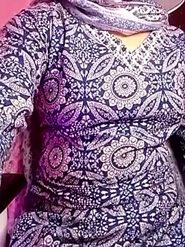 Indianhyna online show from November 3, 2025, 5:31 am