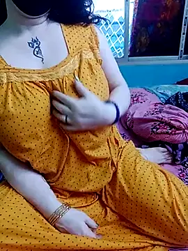 Snapshot of Raja_Ranii chatting on February 22, 2025, 2:28 am Raja Ranii online show from February 22, 2025, 2:28 am