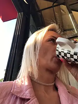 Diamond Bunny  online show from January 27, 2025, 1:41 pm