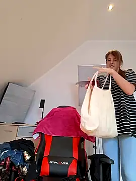 Snapshot of Hexe12346 chatting on February 28, 2025, 2:42 pm Hexe12346 online show from February 28, 2025, 2:42 pm