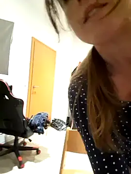 Snapshot of Hexe12346 chatting on March 6, 2025, 5:33 pm Hexe12346 online show from March 6, 2025, 5:33 pm