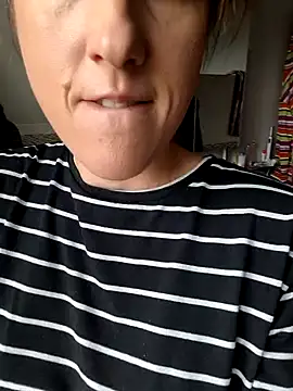 Snapshot of Hexe12346 chatting on March 10, 2025, 8:04 am Hexe12346 online show from March 10, 2025, 8:04 am