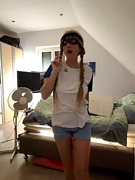 Snapshot of Hexe12346 chatting on November 18, 2025, 6:23 pm Hexe12346 online show from November 18, 2025, 6:23 pm