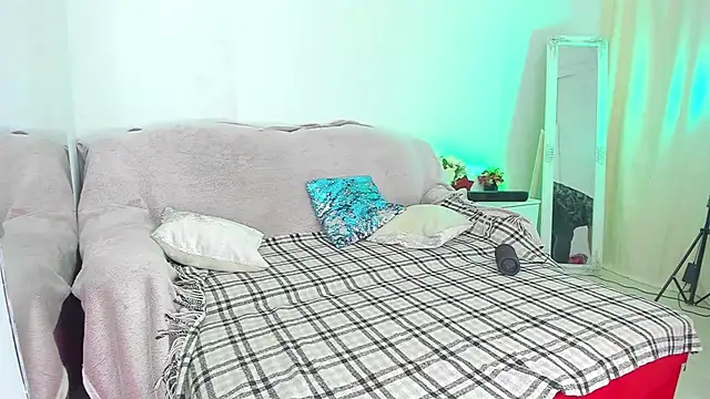 CurlyDreams online show from July 10, 2026, 12:41 pm