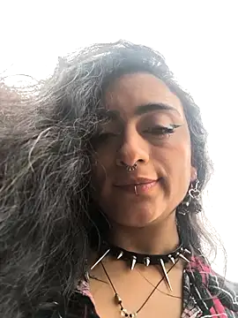 Lila Desiree online show from April 15, 2026, 8:31 pm