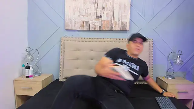 Vale n Matt online show from September 19, 2025, 3:30 am