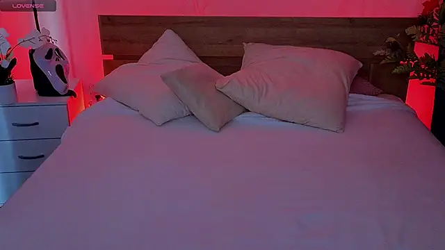 Dark Lola  online show from October 19, 2025, 2:23 am